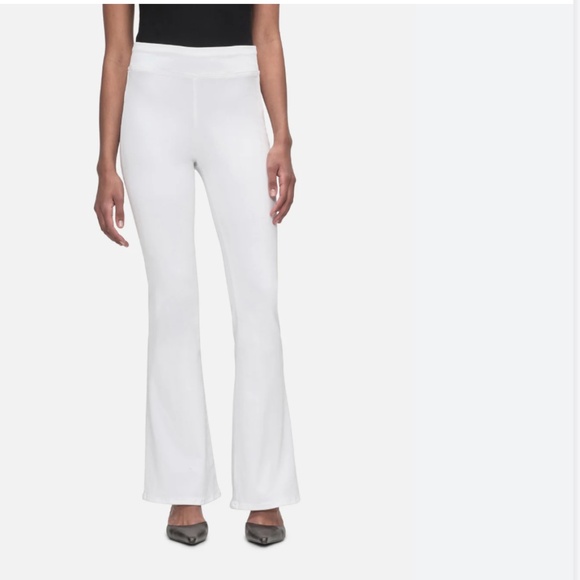 Frame Denim Denim - FRAME The Jet Set Flare High Rise Pull on Pant in White 1 (25-29)